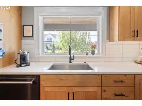 Kitchen - 3297 Korbel St, Eugene, OR 97404 photo 5 of 8