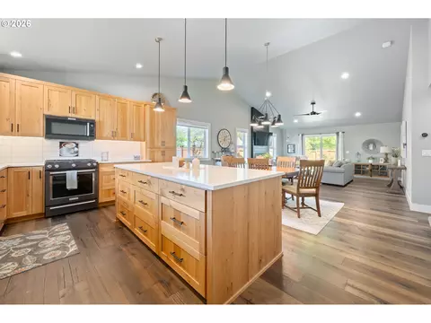 Kitchen - 3297 Korbel St, Eugene, OR 97404 photo 1 of 8