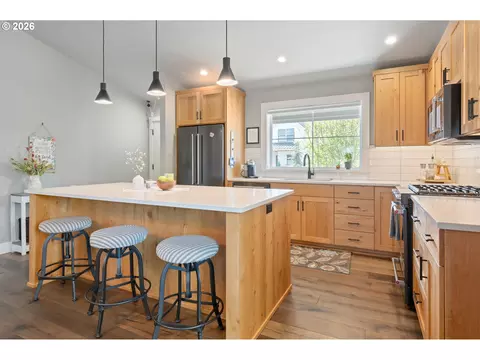 Kitchen - 3297 Korbel St, Eugene, OR 97404 photo 3 of 8