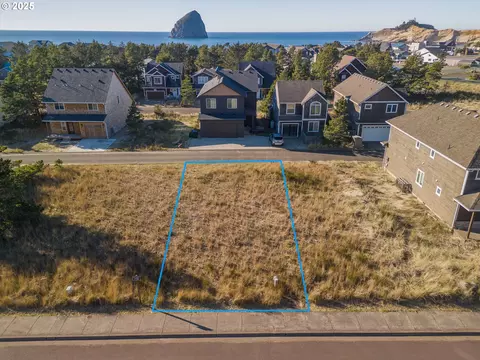 dory pointe loop, Pacific City, OR 97135