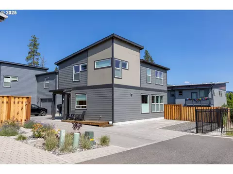 1221 30th St, Hood River, OR 97031