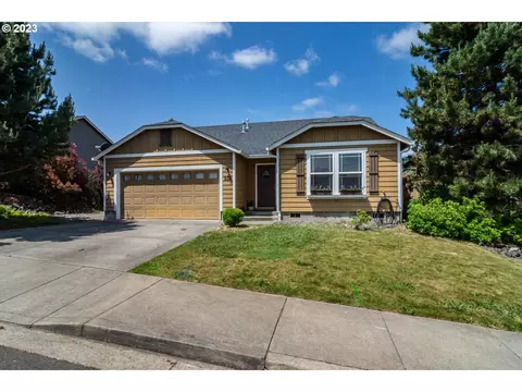 938 Rolling Hills Rd, Roseburg, OR 97471