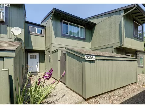 23951 NE Poplar Ct, Wood Village, OR 97060