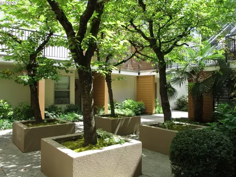 1535 SW Clay St #203, Portland, OR 97201