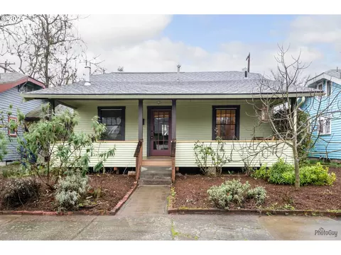 122 Cross Pl, Eugene, OR 97402