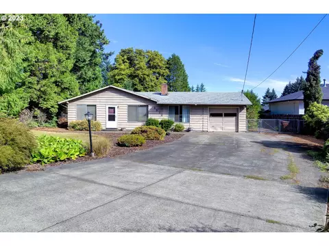 8015 SE Strawberry Ln, Milwaukie, OR 97267