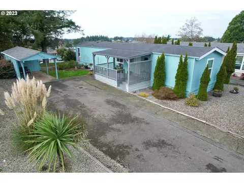 1233 Embarcadero Cir, Coos Bay, OR 97420