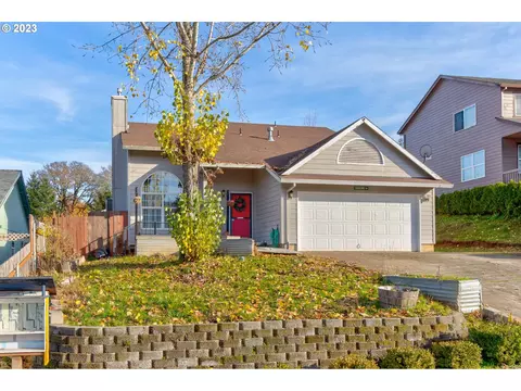 810 SW Bales Ave, Willamina, OR 97396