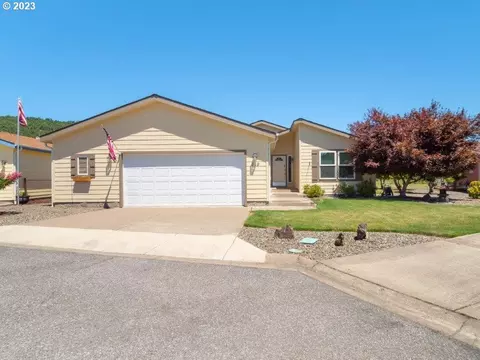 219 Jessica Lynn Ln, Roseburg, OR 97471