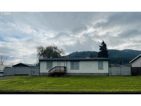 228 La Mar St, Myrtle Creek, OR 97457