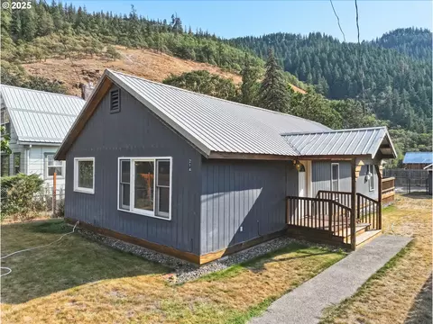 214 2nd St, Klickitat, WA 98628