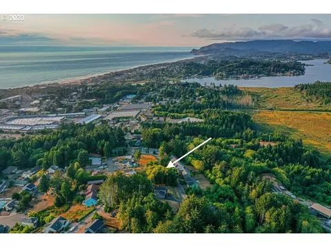 1703 SE Port Dr, Lincoln City, OR 97367