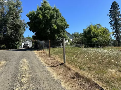 1979 Doerner Rd, Roseburg, OR 97471
