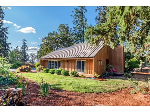 28837 Lingo Ln, Junction City, OR 97448