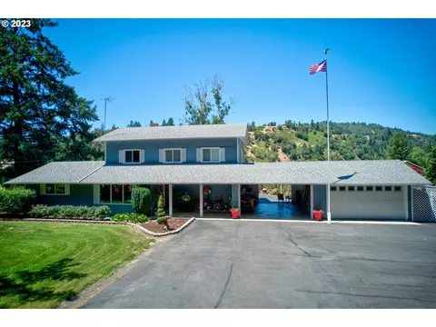 12660 S Old Highway 99, Myrtle Creek, OR 97457
