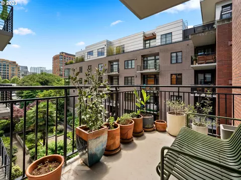 1030 NW Johnson St #401, Portland, OR 97209