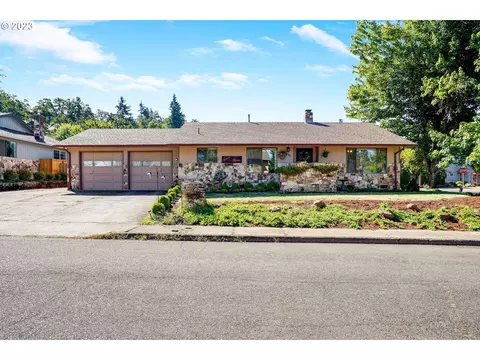 510 Jay St, Silverton, OR 97381