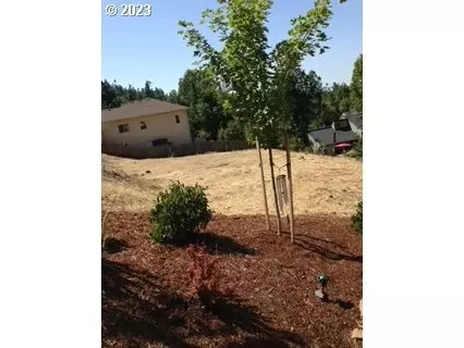 Colony Oaks Dr, Eugene, OR 97405