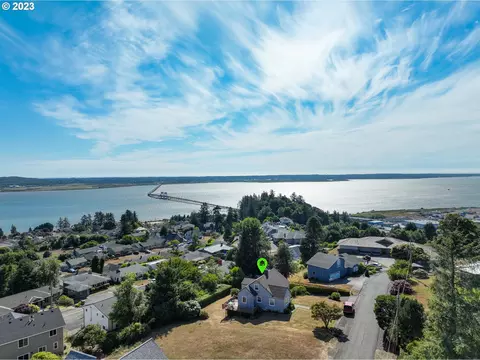 275 W Irving Ave, Astoria, OR 97103