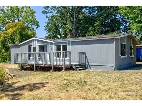 1009 NW Plateau Dr, Roseburg, OR 97471