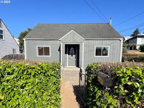 808 N Folsom St, Coquille, OR 97423