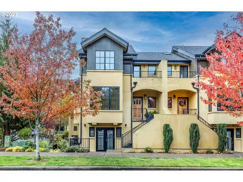 2824 Lord Byron Pl, Eugene, OR 97408