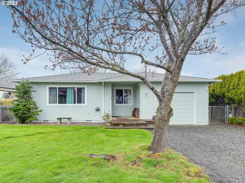 537 NW Zobrist St, Estacada, OR 97023
