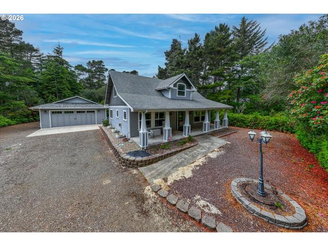 88082 Leeward Dr, Florence, OR 97439