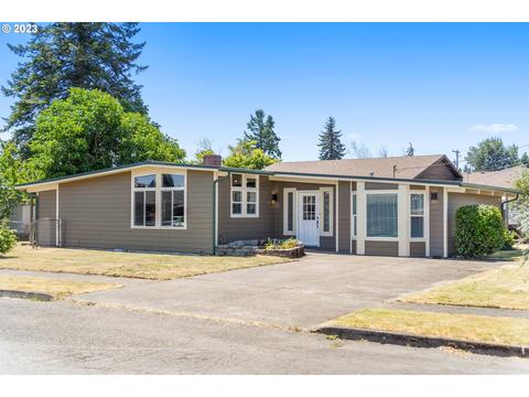 910 W Locust St, Stayton, OR 97383