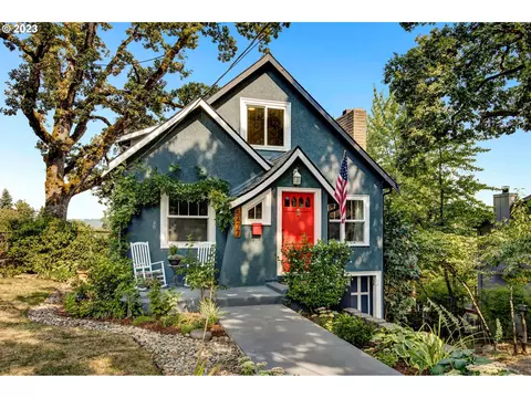 5477 Amy St, West Linn, OR 97068