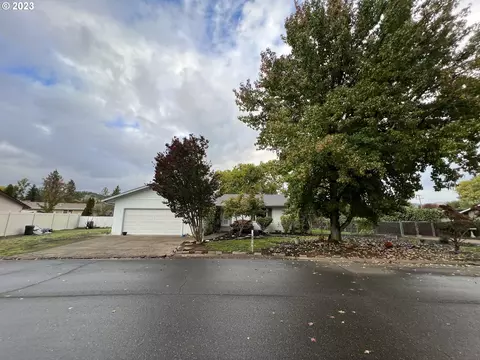1411 NW Cherry Dr, Roseburg, OR 97471