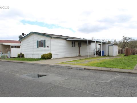 433 NW Broc Dr, Winston, OR 97496