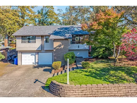 17525 Springhill Pl, Gladstone, OR 97027