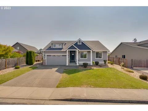 534 N 7th St, Carlton, OR 97111