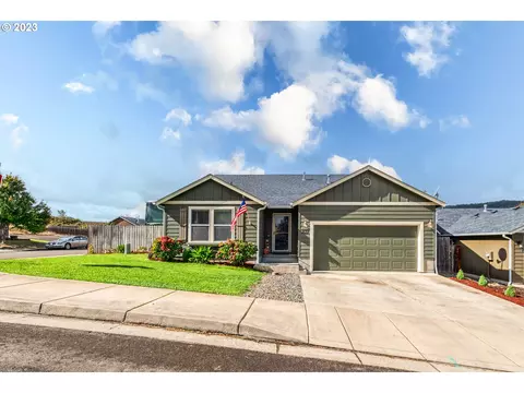 237 Rowan St, Roseburg, OR 97471