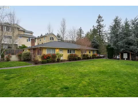 2527 SW Spring Garden St #2, Portland, OR 97219