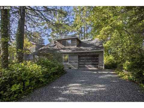 381 S 4th Pl, Manzanita, OR 97130