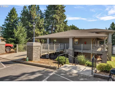 105 Country Club Rd #12, Hood River, OR 97031