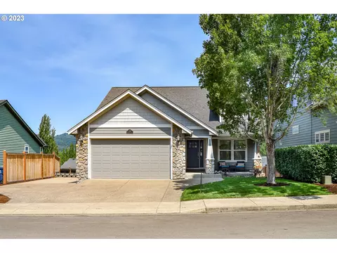 3560 Ambleside Dr, Springfield, OR 97477