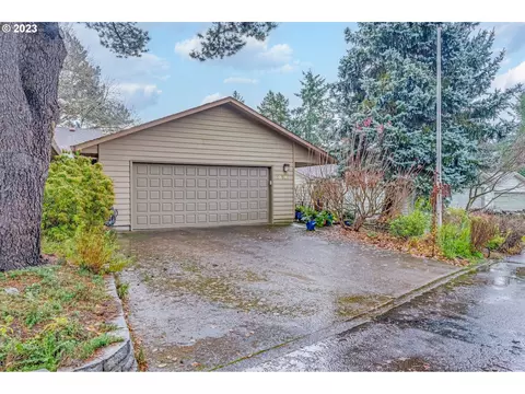 1114 NW Springwood Ln, Mcminnville, OR 97128