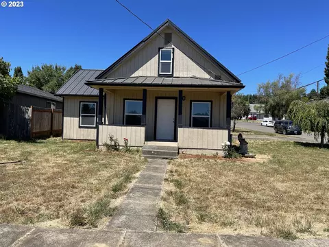 282 NE 2nd St, Willamina, OR 97396