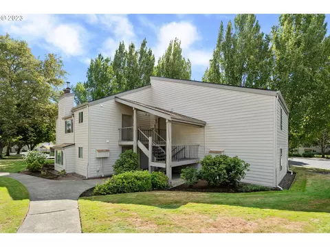10137 SW Trapper Ter, Beaverton, OR 97008