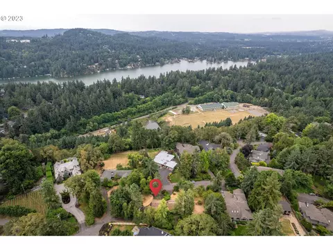 2411 Glen Eagles Rd, Lake Oswego, OR 97034