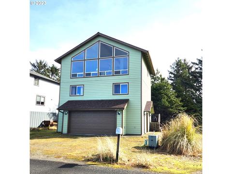 32614 J Pl, Ocean Park, WA 98640
