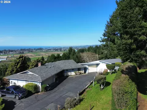 15594 Napa Ln, Brookings, OR 97415