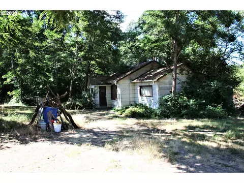 88666 Faulhaber Rd, Elmira, OR 97437