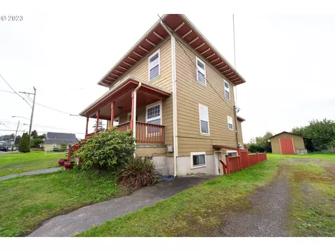1776 Meade St, North Bend, OR 97459