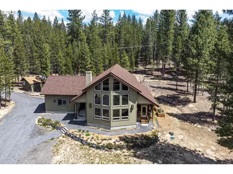 800 Schoonover Rd, Crescent, OR 97733