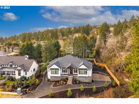 10615 SE Paxton Ln, Happy Valley, OR 97086