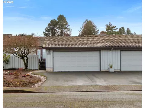 6275 Club House Cir # 2, West Linn, OR 97068